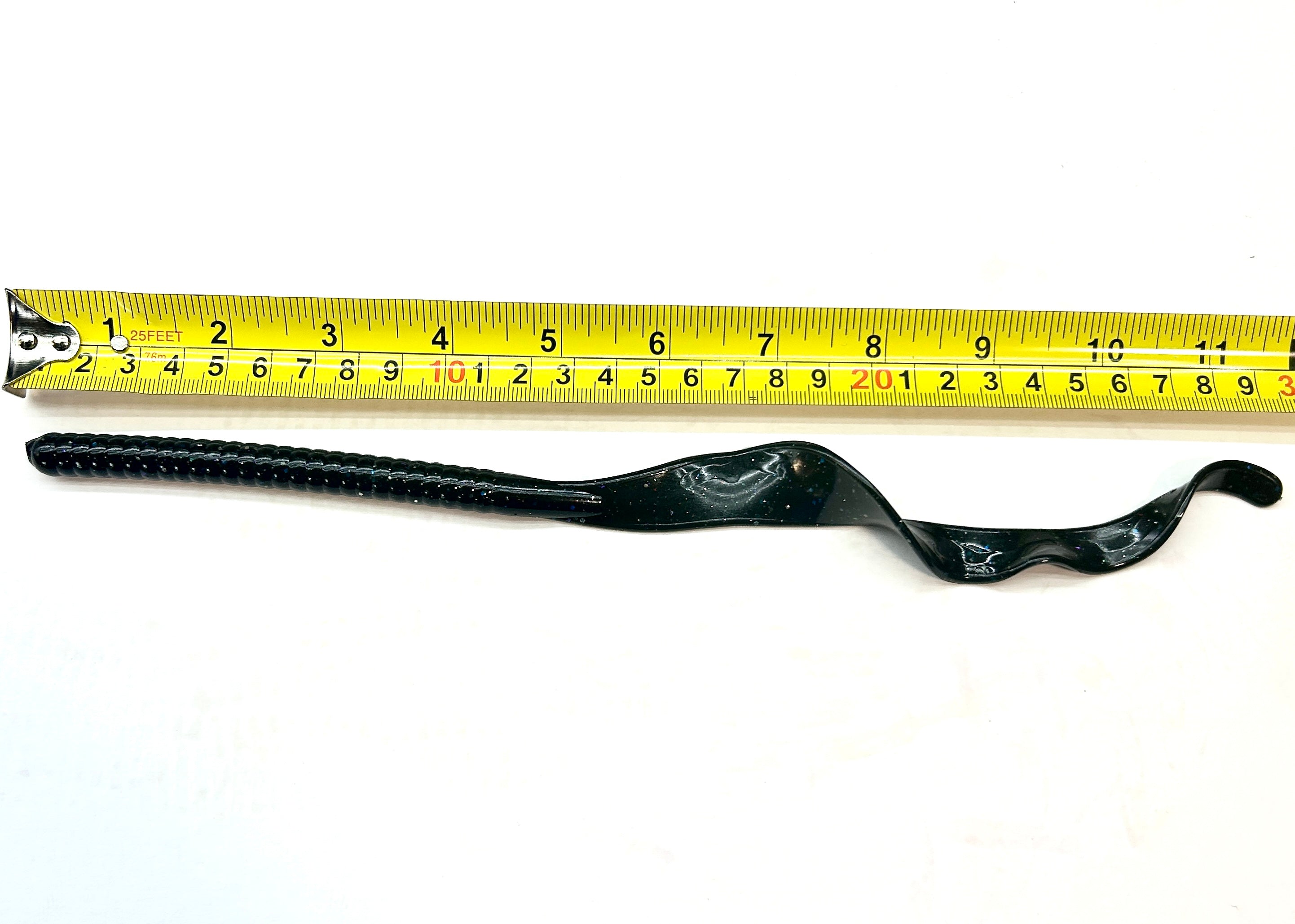 Ledge Worm (Black Magic) 6pk