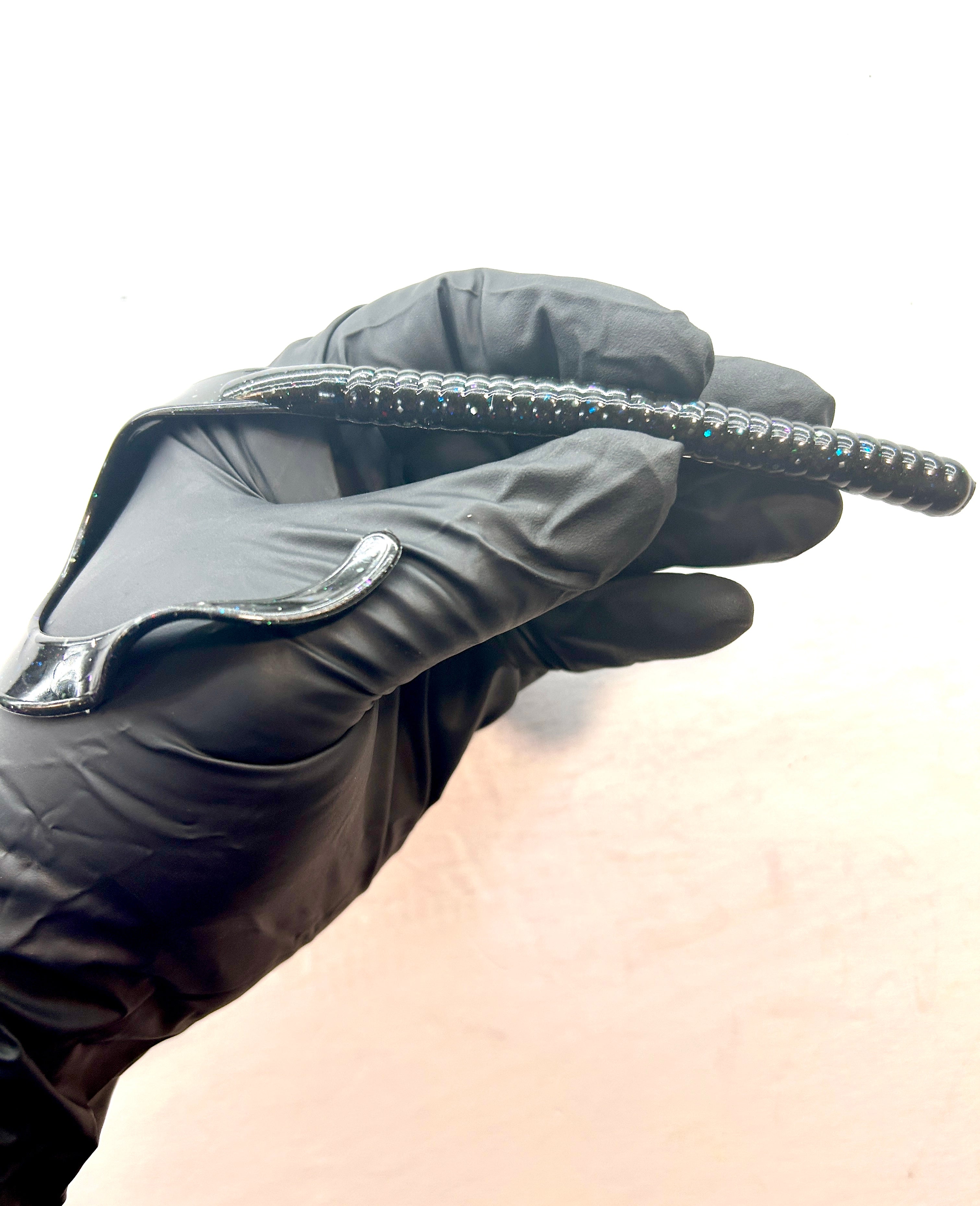 Ledge Worm (Black Magic) 6pk