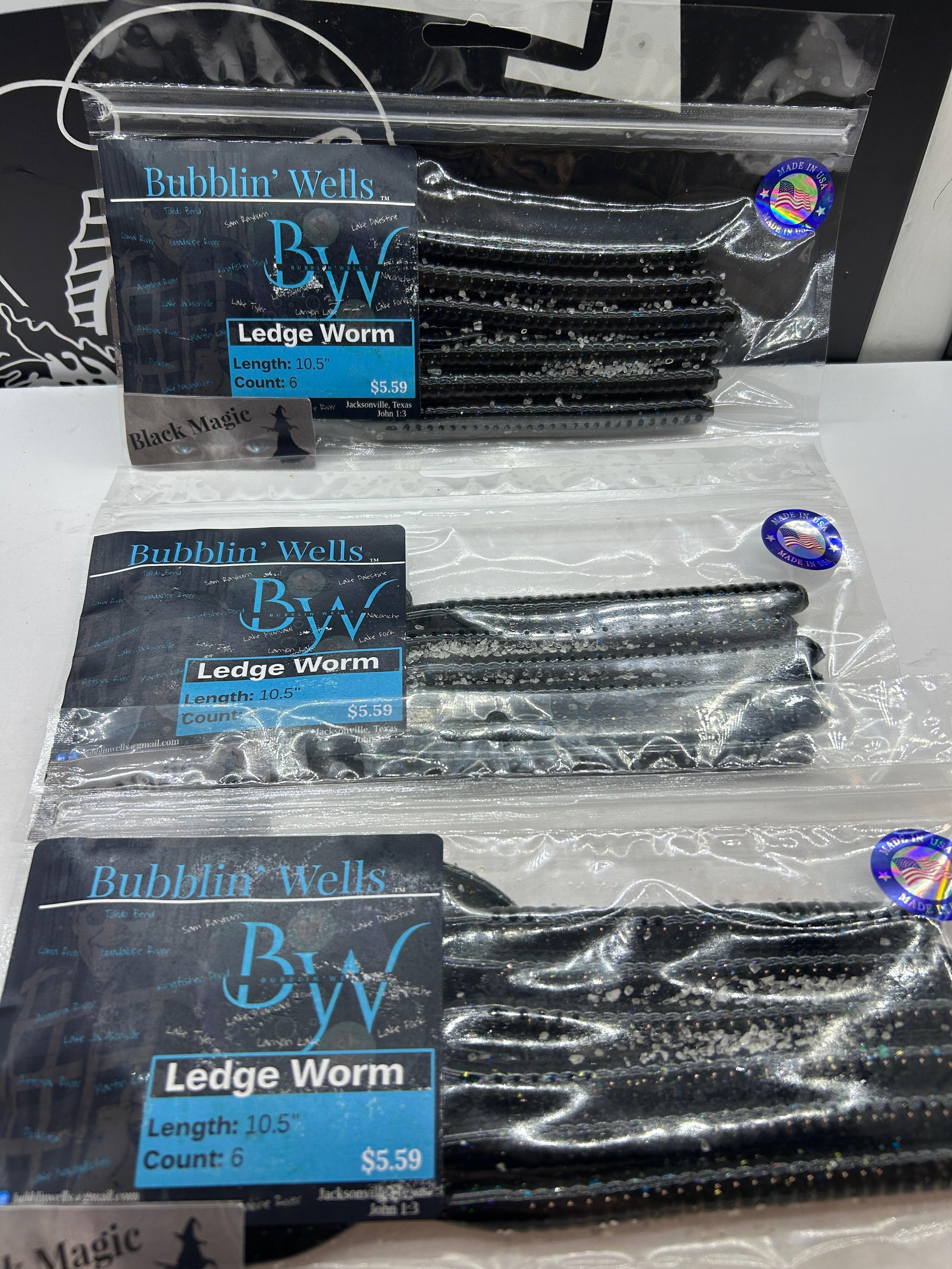 Ledge Worm (Black Magic) 6pk