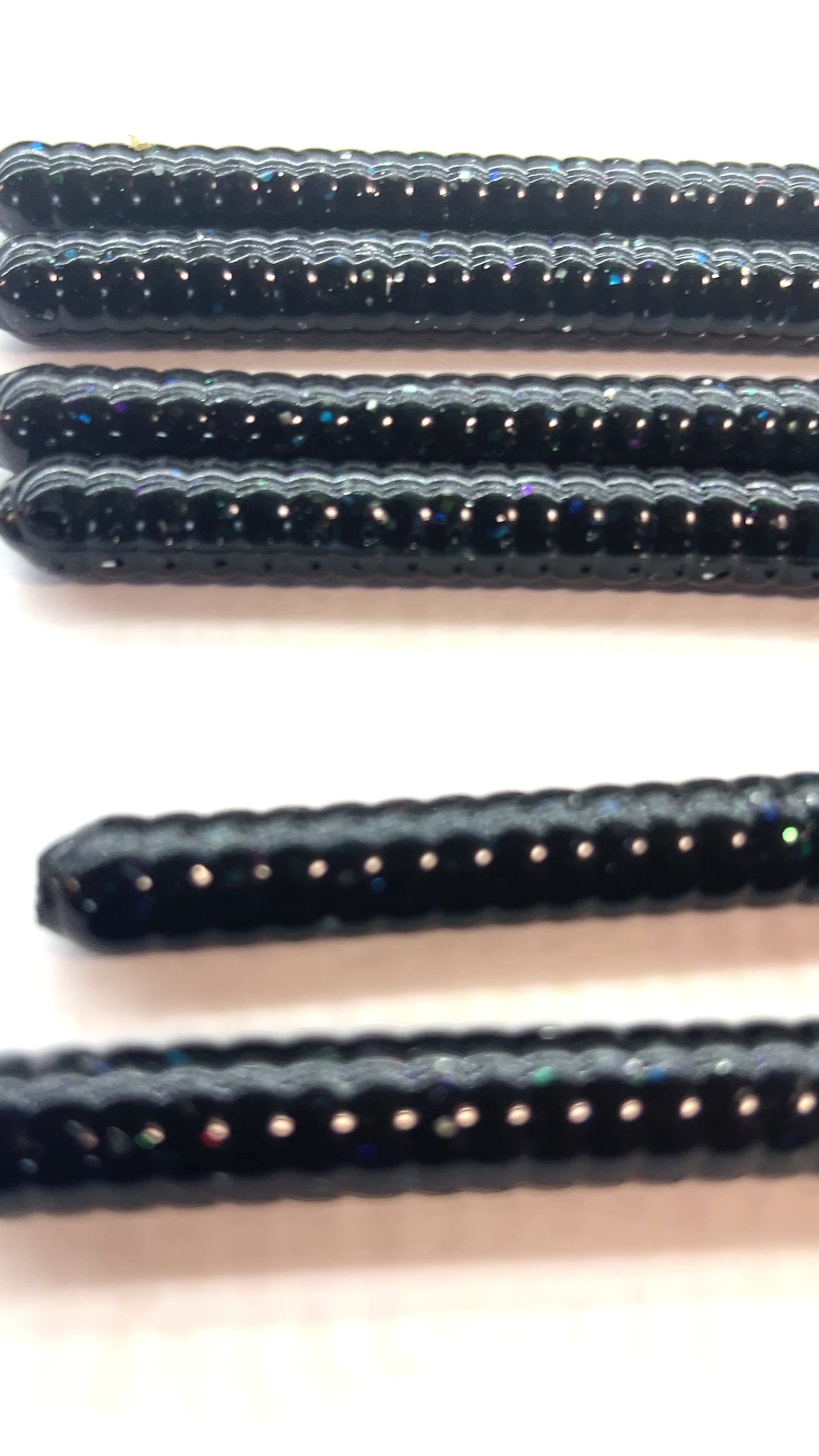 Ledge Worm (Black Magic) 6pk